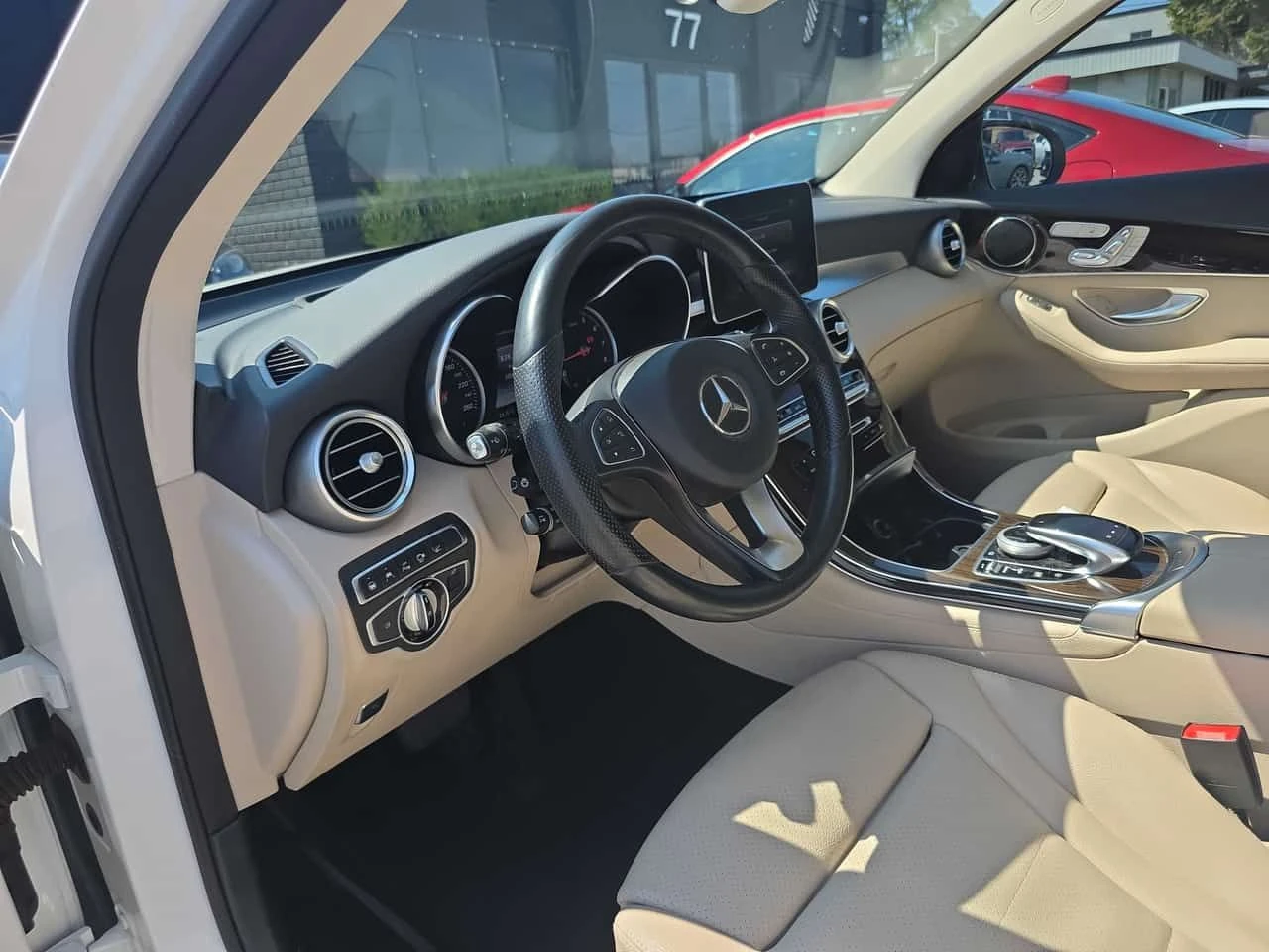 Mercedes-Benz GLC 300 /DISTRONIC/360/CARFAX/АВТОКРЕДИТ , снимка 5 - Автомобили и джипове - 55500500