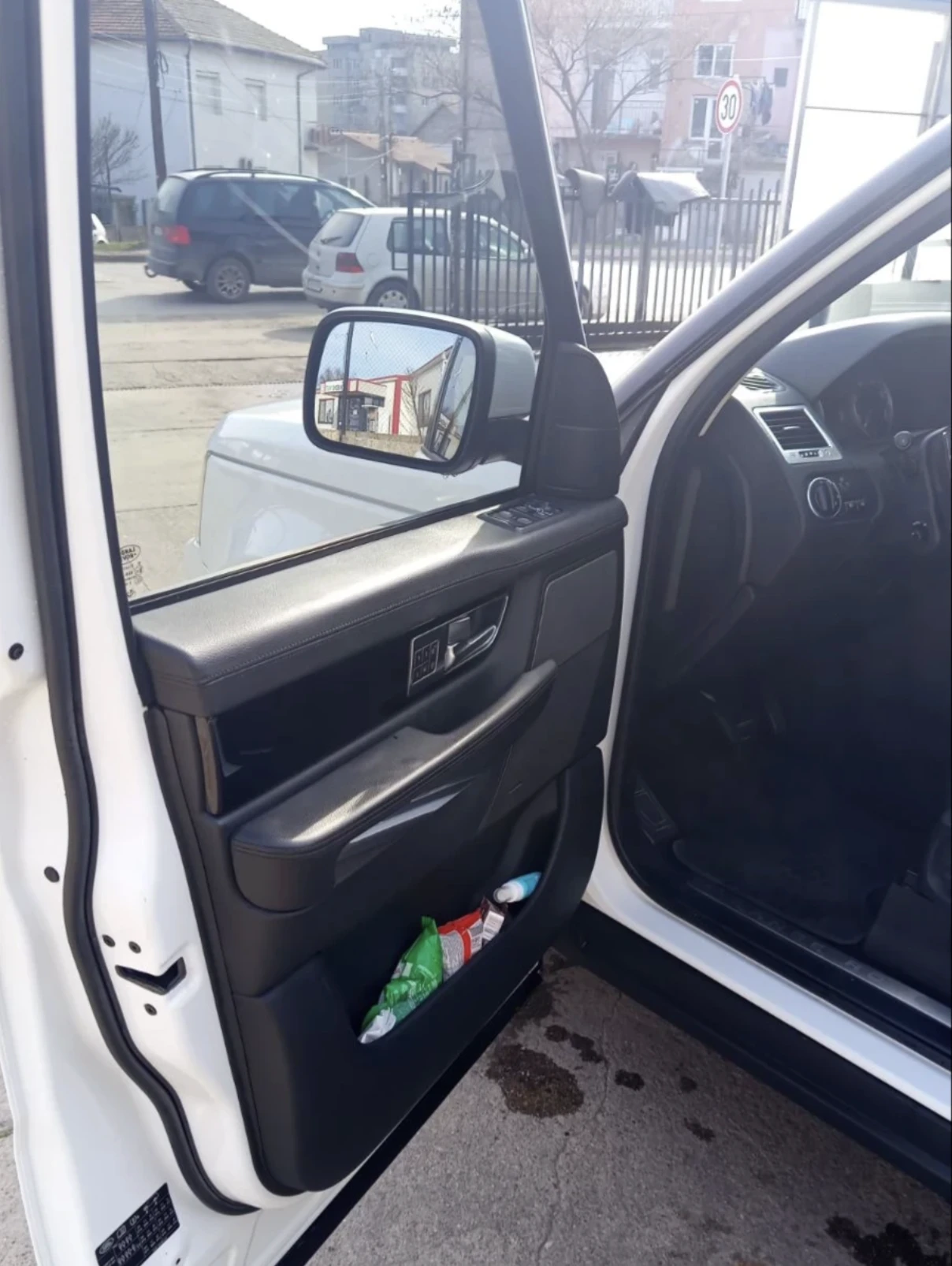 Land Rover Range Rover Sport 3.0D * HarmonKardon * АвтоКредит * (Налична в БГ), снимка 11 - Автомобили и джипове - 56214297