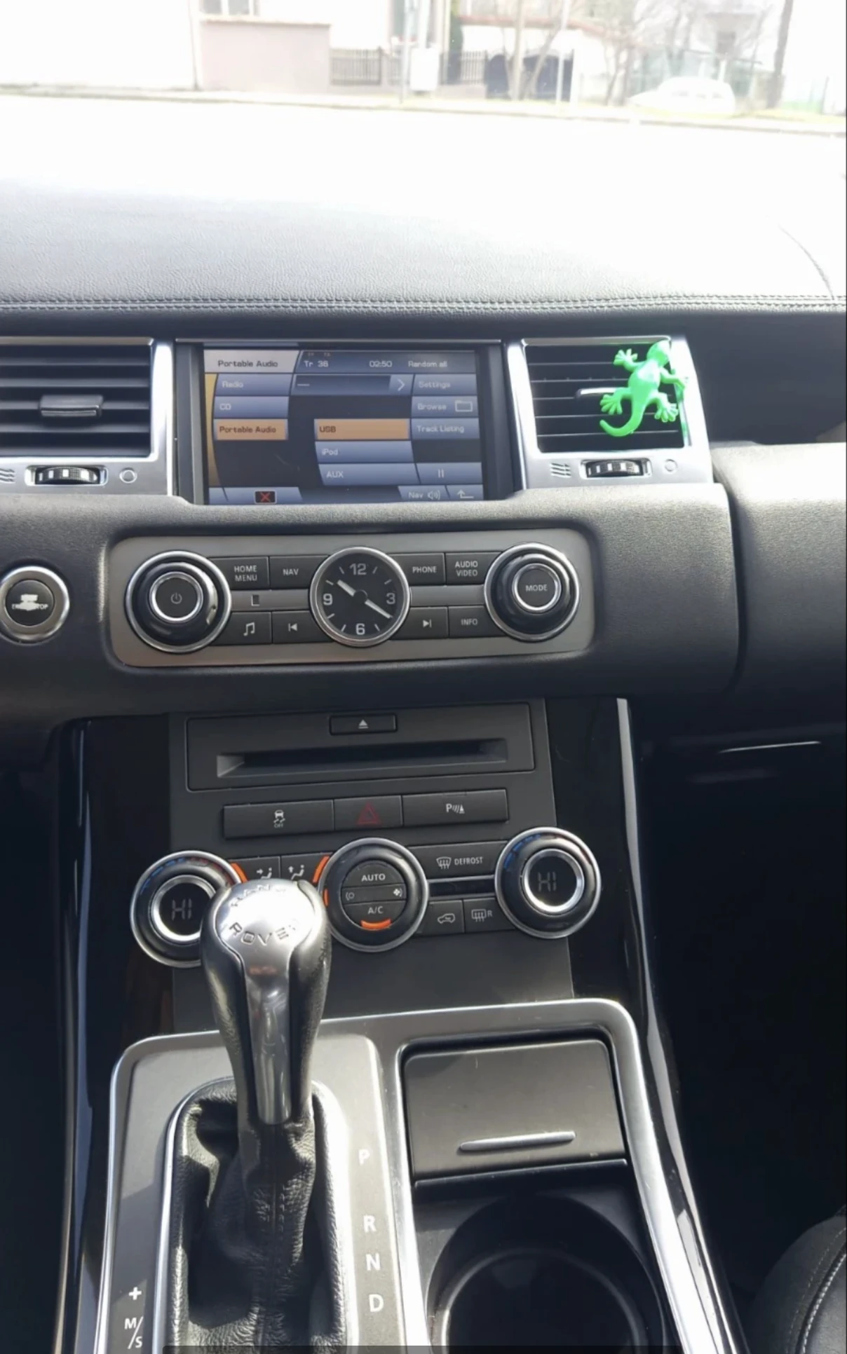 Land Rover Range Rover Sport 3.0D * HarmonKardon * АвтоКредит * (Налична в БГ), снимка 14 - Автомобили и джипове - 56214297