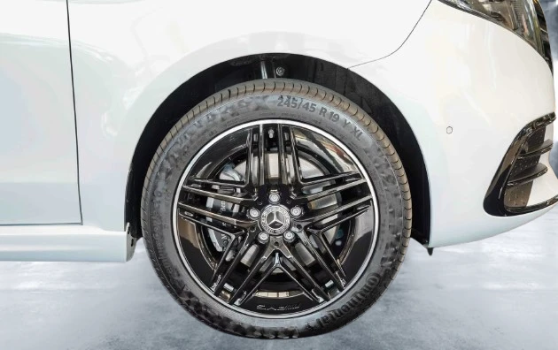 Mercedes-Benz V 250 d Long 4Matic = AMG Line = Night Package Гаранция - изображение 5