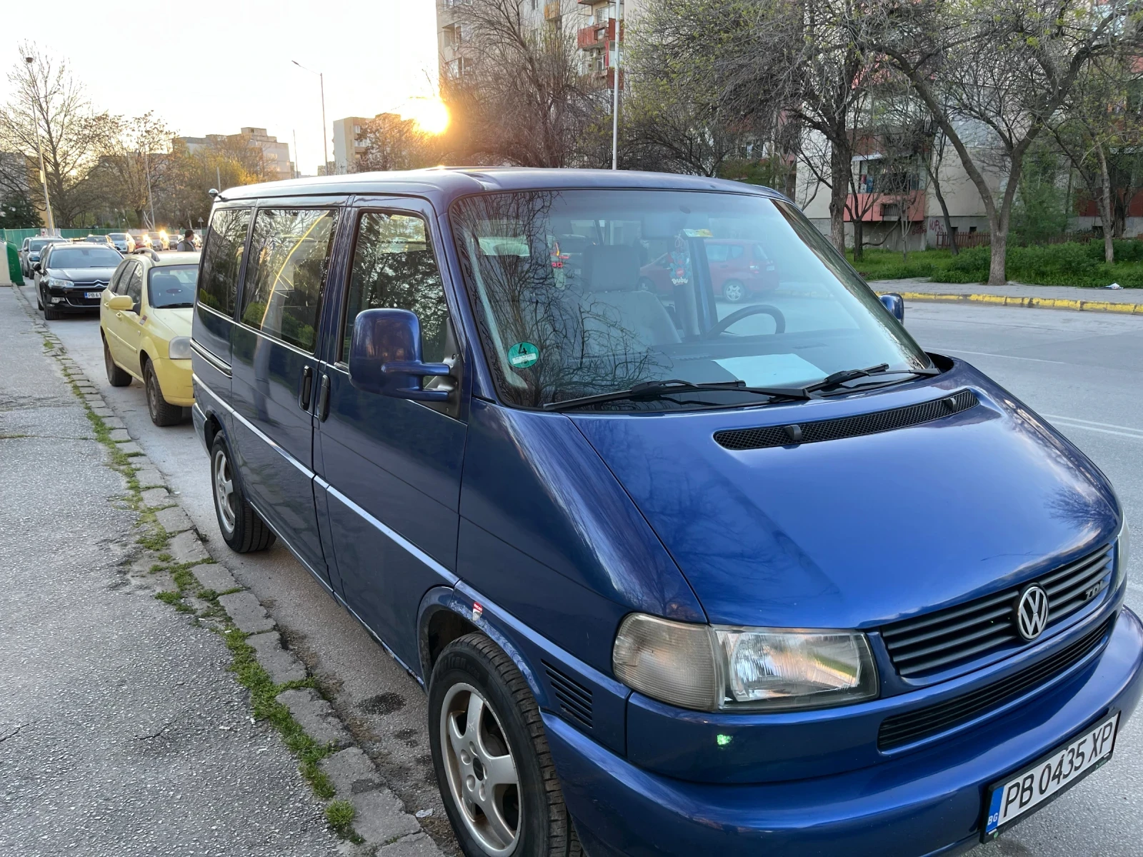 VW Caravelle, снимка 3 - Бусове и автобуси - 56350519