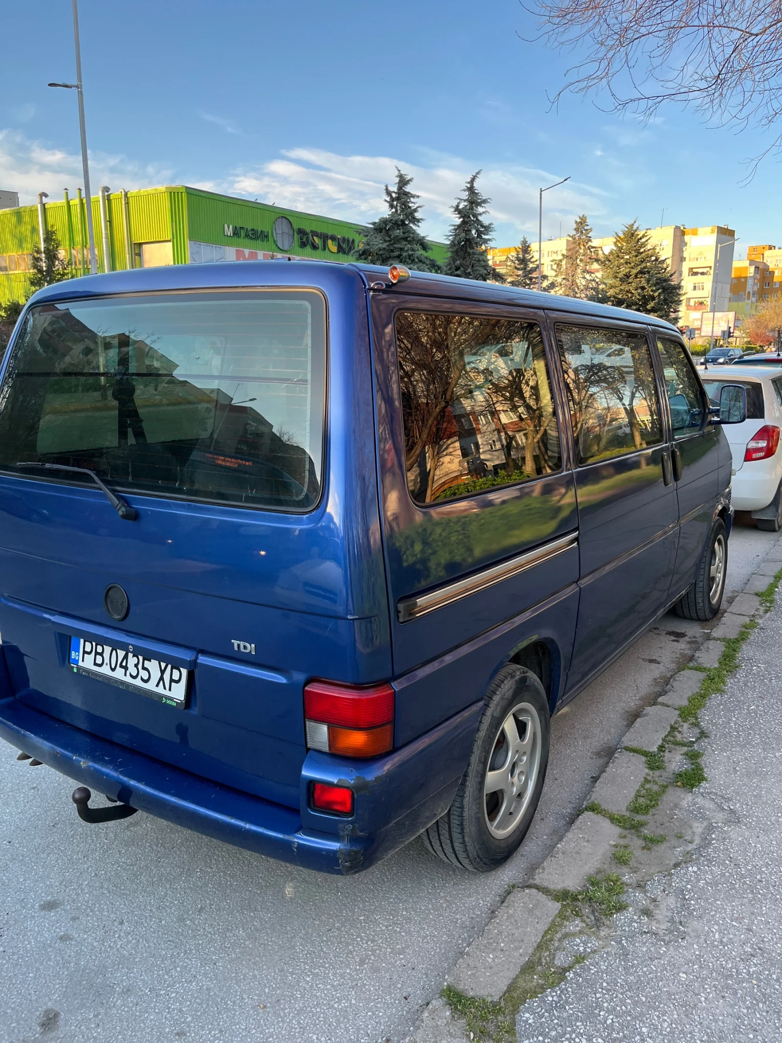 VW Caravelle, снимка 4 - Бусове и автобуси - 56350519