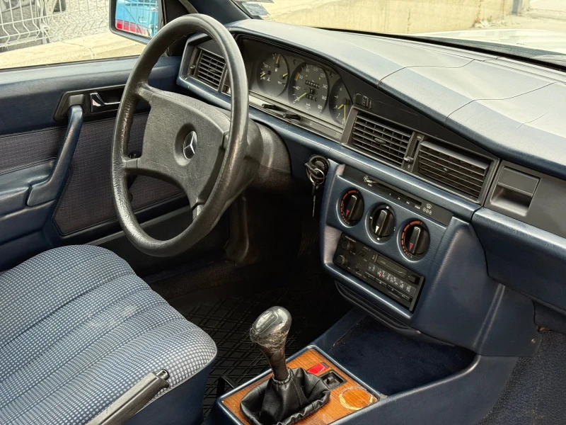Mercedes-Benz 190 2.0D* 1985г* БЕЗ РЪЖДИ* ТЯСНАТА ЛАЙСНА* , снимка 13 - Автомобили и джипове - 51310039