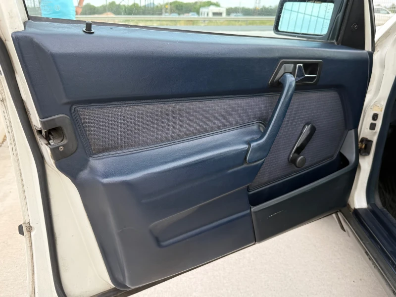 Mercedes-Benz 190 2.0D* 1985г* БЕЗ РЪЖДИ* ТЯСНАТА ЛАЙСНА* , снимка 9 - Автомобили и джипове - 51310039