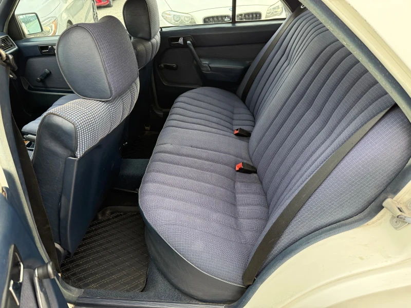 Mercedes-Benz 190 2.0D* 1985г* БЕЗ РЪЖДИ* ТЯСНАТА ЛАЙСНА* , снимка 10 - Автомобили и джипове - 51310039