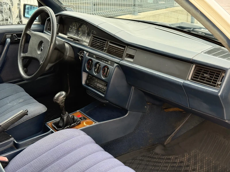 Mercedes-Benz 190 2.0D* 1985г* БЕЗ РЪЖДИ* ТЯСНАТА ЛАЙСНА* , снимка 12 - Автомобили и джипове - 51310039