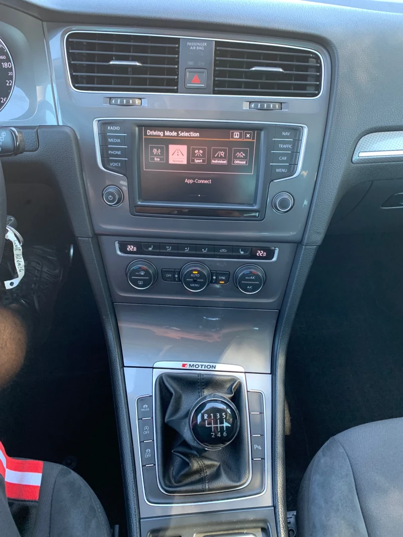 VW Golf 2.0TDI ALLTRACK, снимка 11 - Автомобили и джипове - 51809844