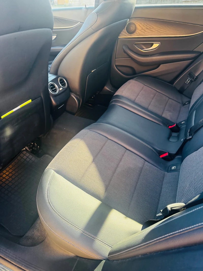 Mercedes-Benz E 220 Топ Уникат, снимка 10 - Автомобили и джипове - 52756276