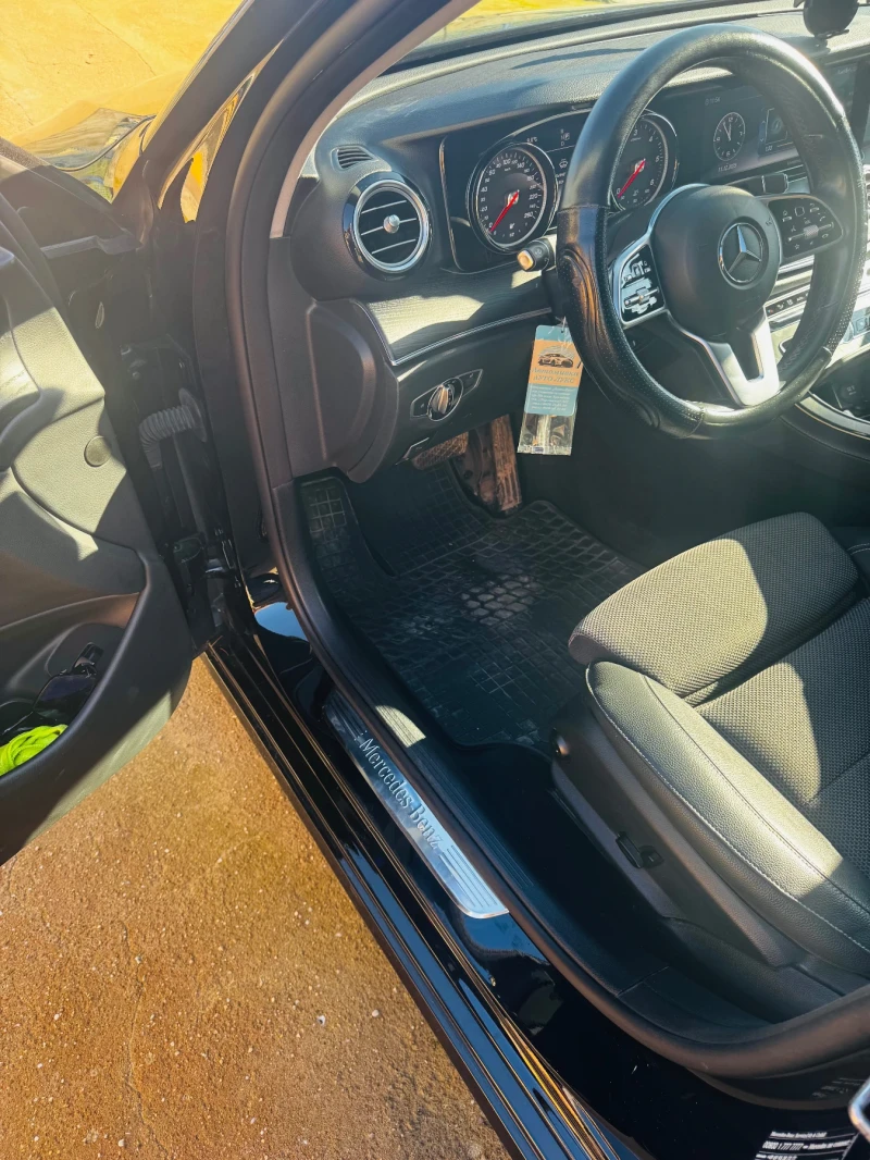 Mercedes-Benz E 220 Топ Уникат, снимка 9 - Автомобили и джипове - 52756276