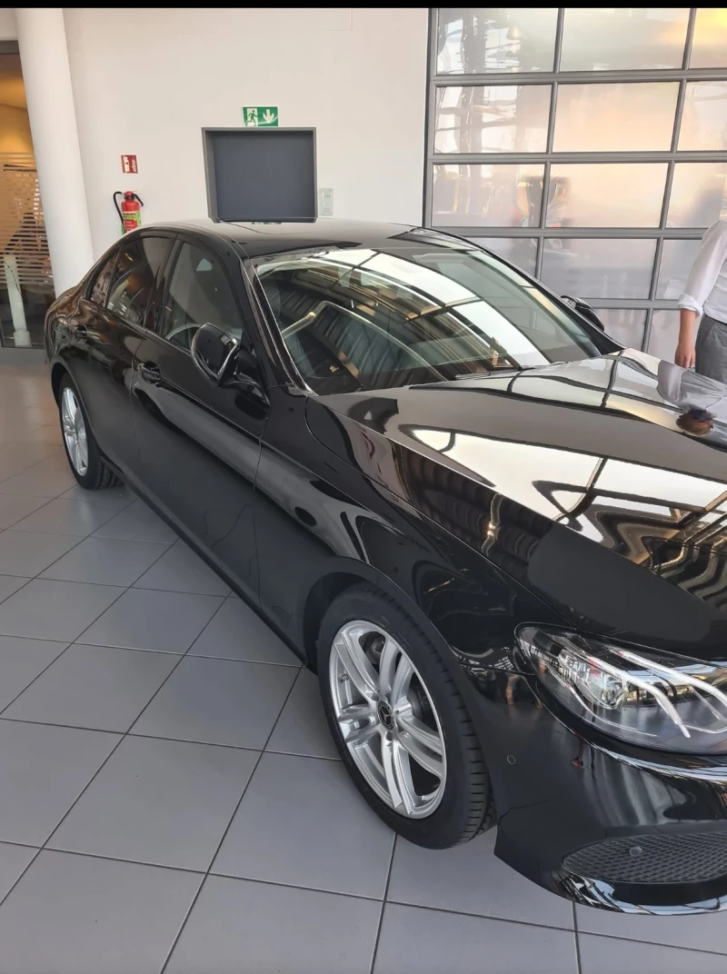 Mercedes-Benz E 220 Топ Уникат, снимка 2 - Автомобили и джипове - 52756276