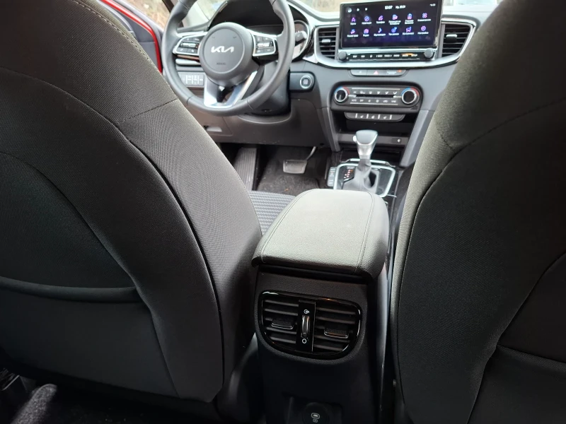 Kia Ceed Benzin, снимка 13 - Автомобили и джипове - 53221426