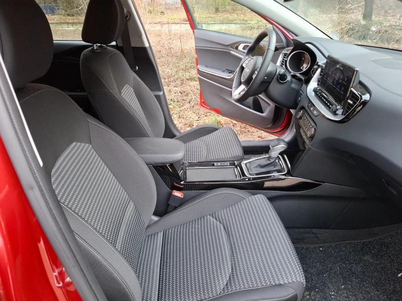 Kia Ceed Benzin, снимка 5 - Автомобили и джипове - 53221426