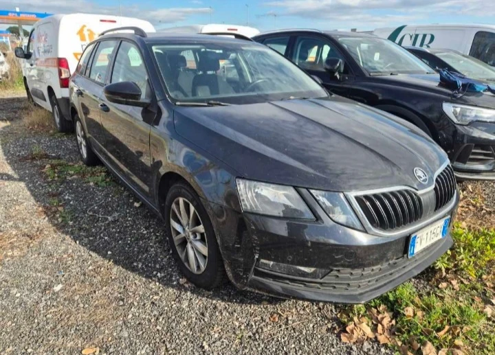 Skoda Octavia 1.6TDI, снимка 2 - Автомобили и джипове - 48834561