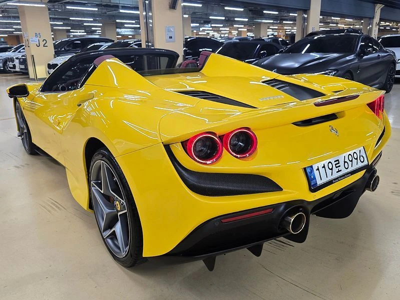 Ferrari F8 3.9 V8| 710к.с.| ВКЛ.ТЕХНОТЕСТ, снимка 3 - Автомобили и джипове - 55429042