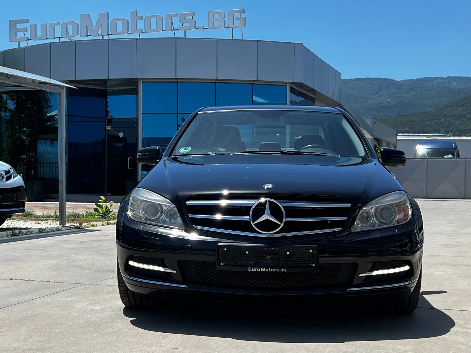 Mercedes-Benz C 200 CGI BE, AVANTGARD, COMAND, AUTO-FULL SERVICE-KATO  - изображение 2