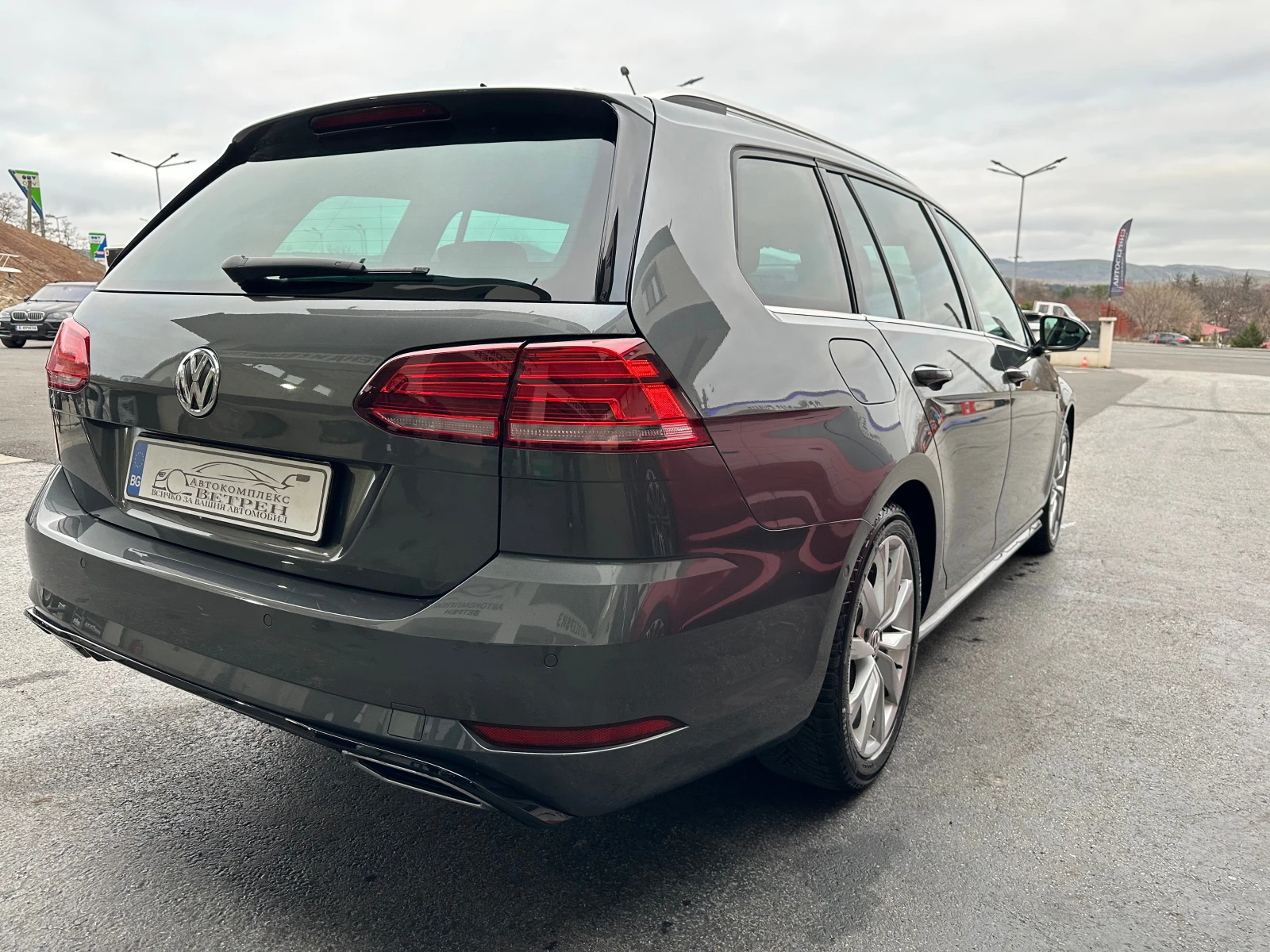 VW Golf Variant 2.0 TDI R Line - изображение 7