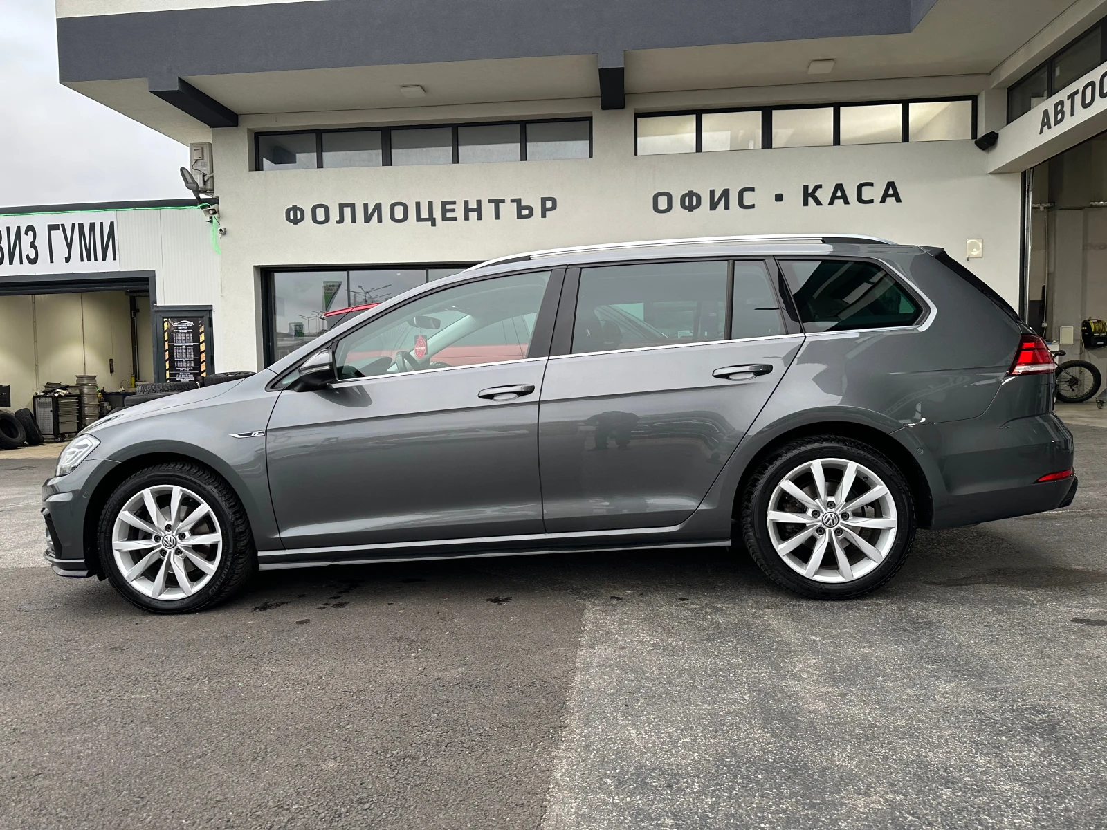 VW Golf Variant 2.0 TDI R Line - изображение 10