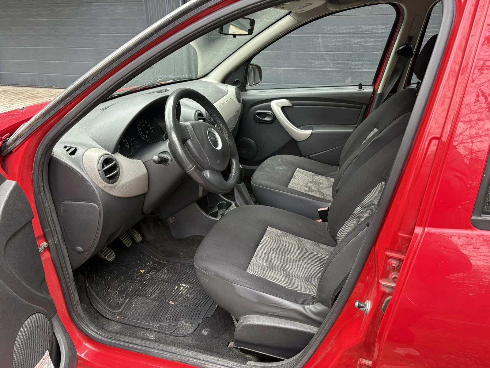 Dacia Sandero I - изображение 3