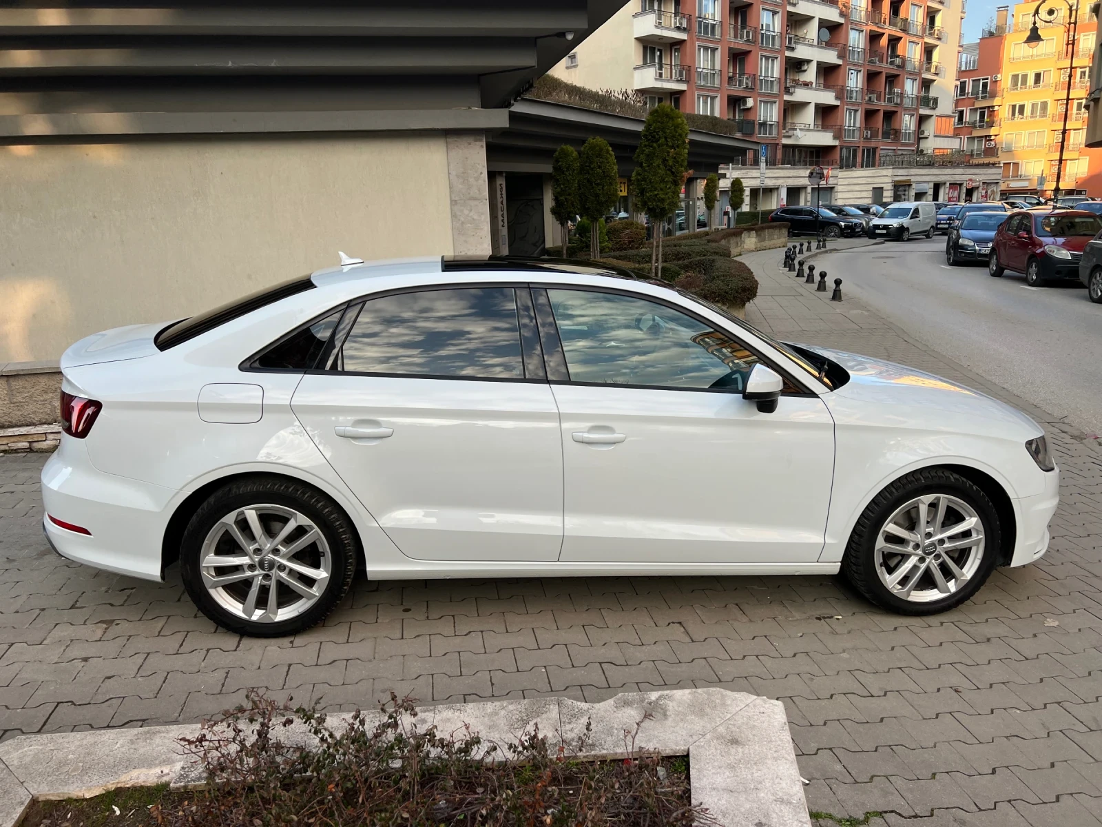 Audi A3 1.8 TFSI - Обслужена, Каско, 2 к-та гуми и джанти, снимка 5 - Автомобили и джипове - 53750488