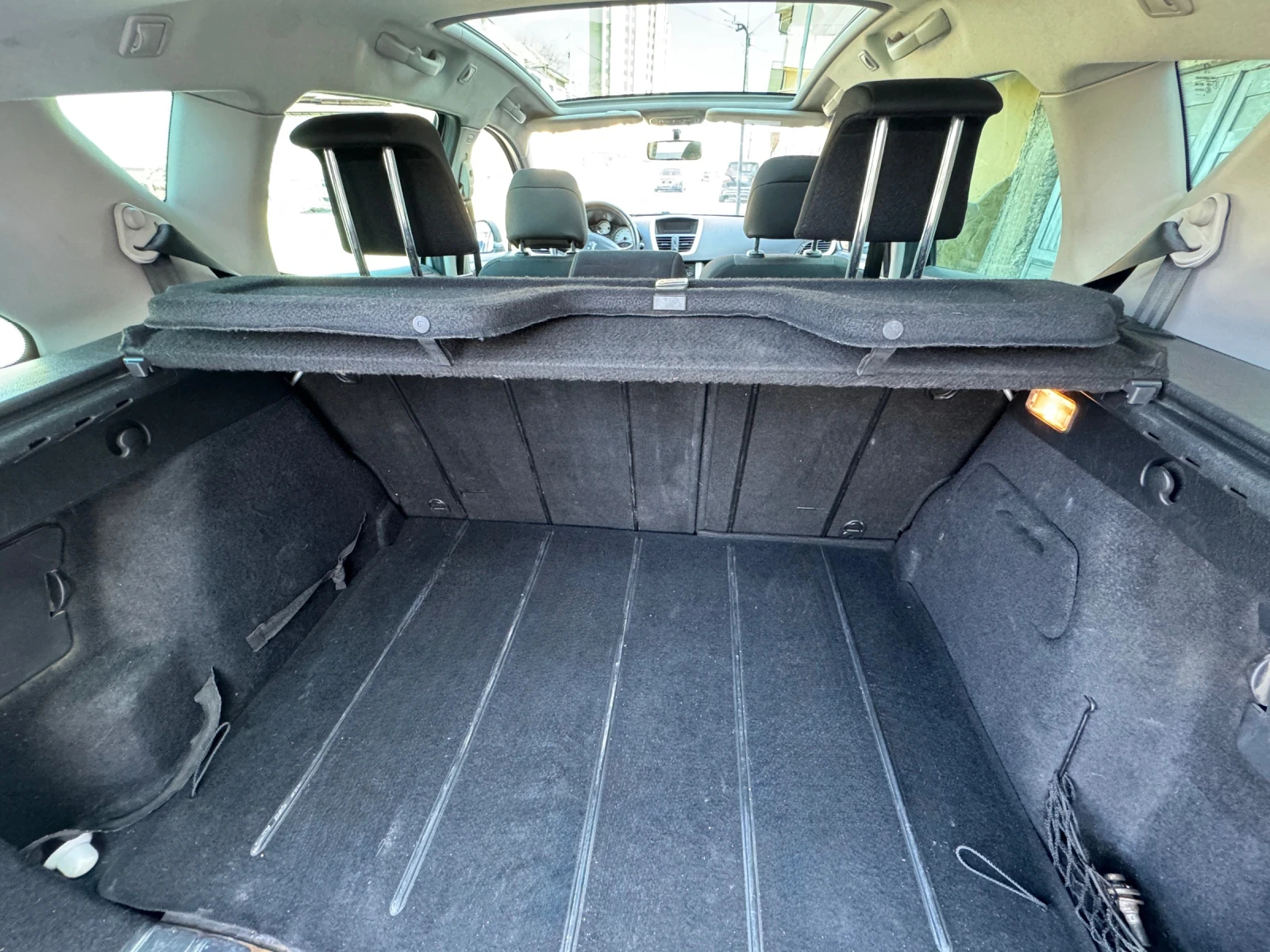 Peugeot 207 1.6 sw, снимка 11 - Автомобили и джипове - 53895700