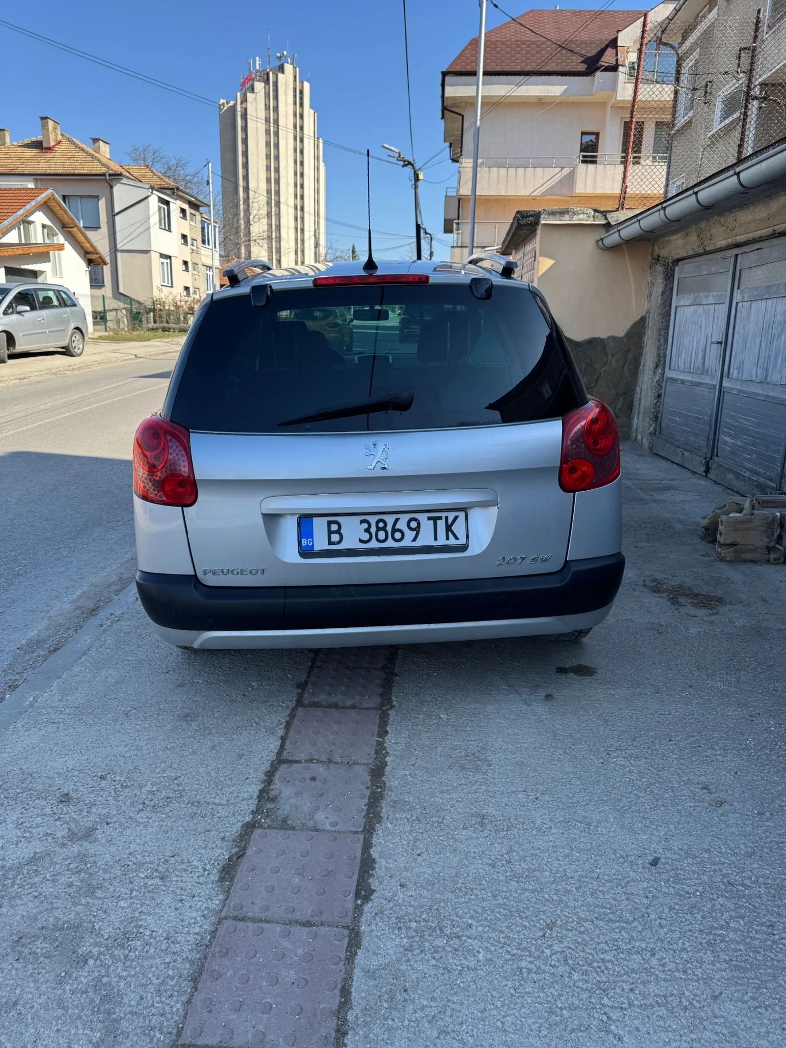 Peugeot 207 1.6 sw, снимка 4 - Автомобили и джипове - 53895700