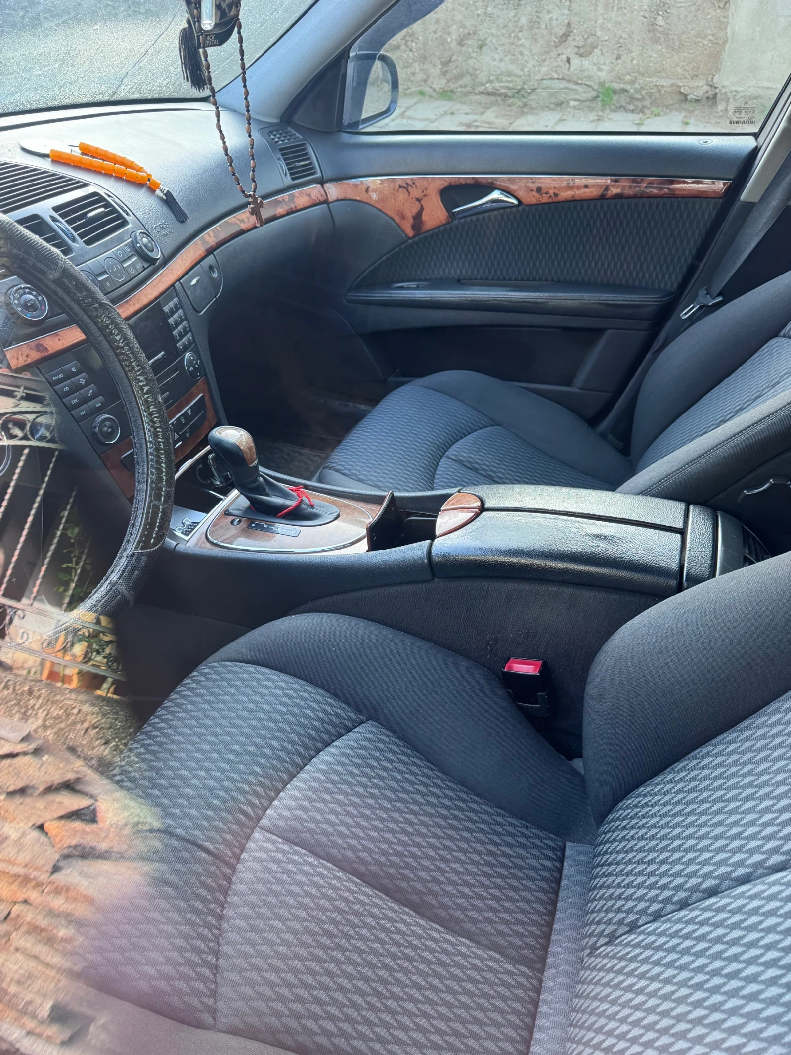 Mercedes-Benz E 270, снимка 4 - Автомобили и джипове - 54477654