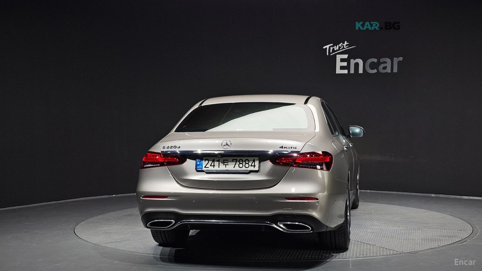 Mercedes-Benz E 220 AMG-LINE* 4MATIC* DISTRONIC* 360CAM* DRIVE-ASSISTS, снимка 4 - Автомобили и джипове - 54945509