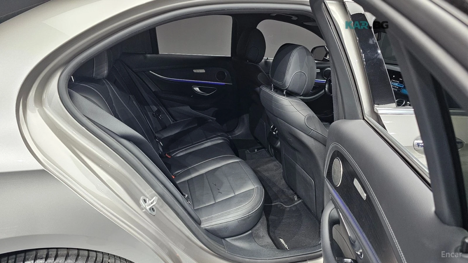 Mercedes-Benz E 220 AMG-LINE* 4MATIC* DISTRONIC* 360CAM* DRIVE-ASSISTS, снимка 14 - Автомобили и джипове - 54945509