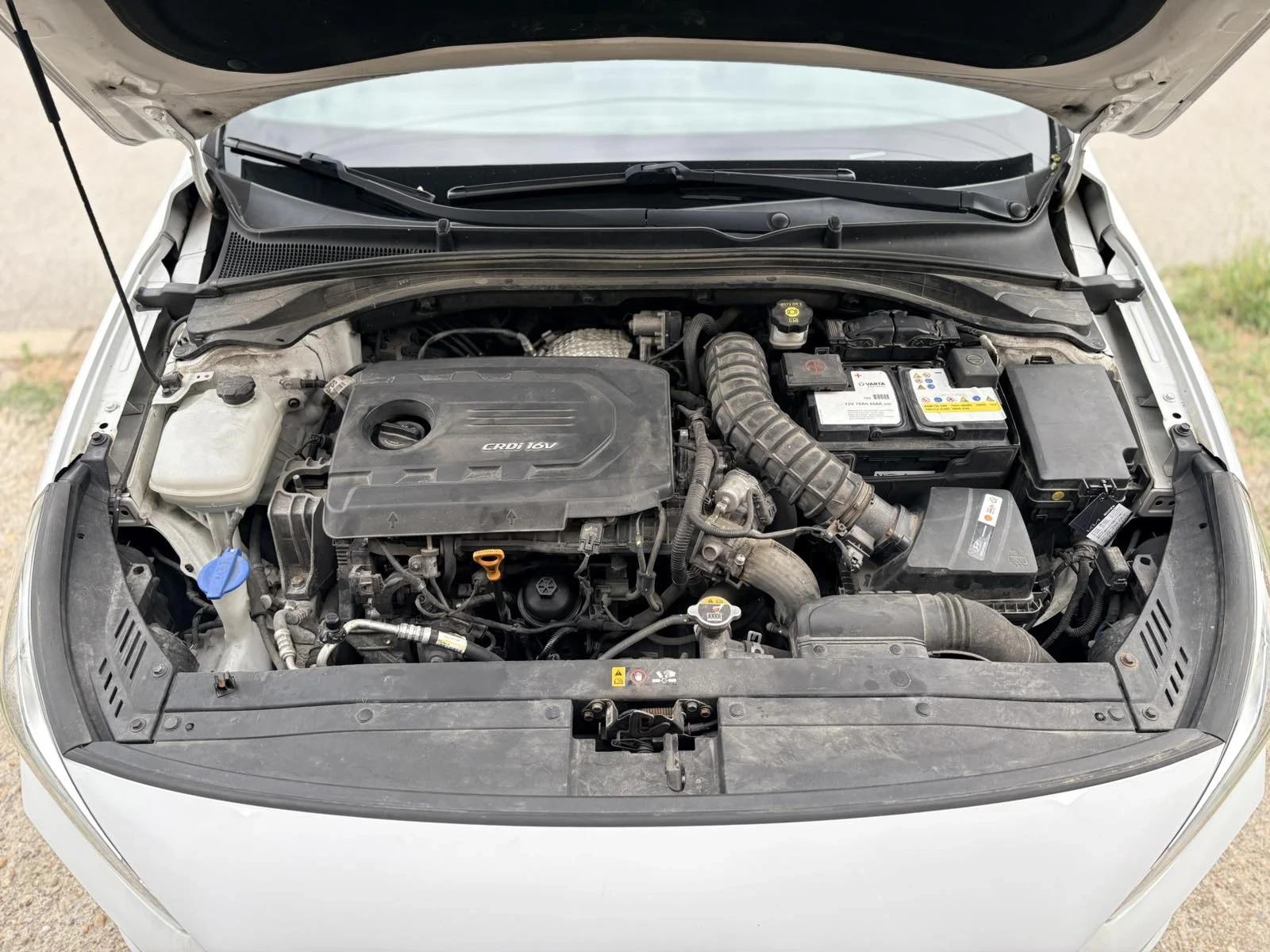 Hyundai I30 1.6 CRDI , снимка 9 - Автомобили и джипове - 55970633