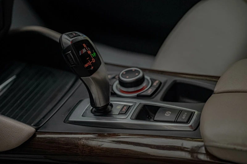 BMW X6 M50d/Dynamic Seat/HuD/Android/Подгрев/Soft Close/, снимка 13 - Автомобили и джипове - 51937482