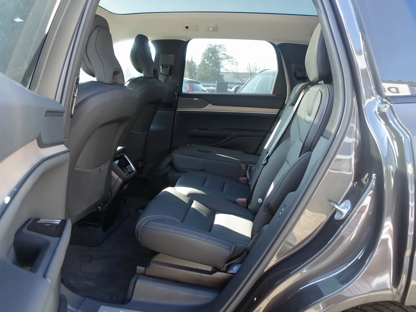 Volvo EX90 Ultra Twin Motor Performance 7seats, снимка 14 - Автомобили и джипове - 53736203