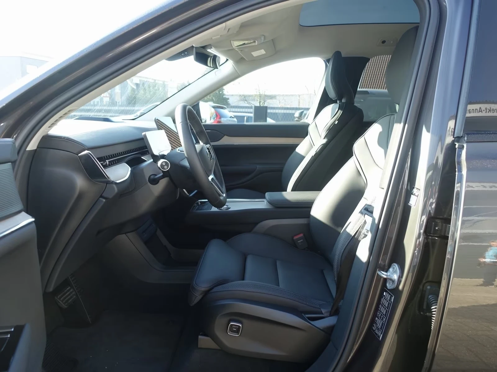 Volvo EX90 Ultra Twin Motor Performance 7seats, снимка 8 - Автомобили и джипове - 53736203