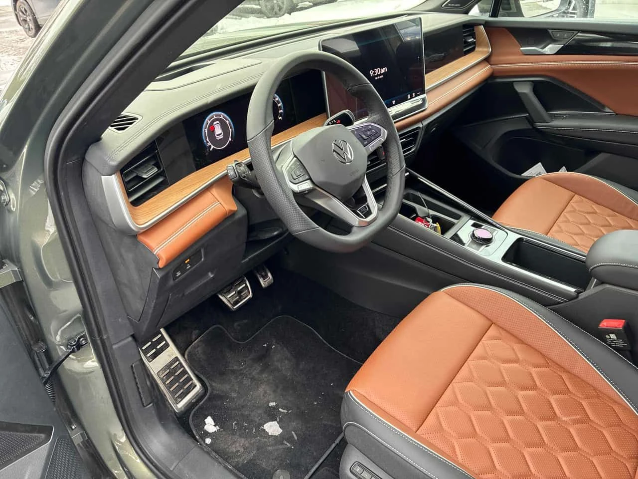 VW Tiguan  Highline R Line / ЧИСТО НОВ ! 23 КИЛОМЕТРА ПРОБЕГ, снимка 5 - Автомобили и джипове - 53958457