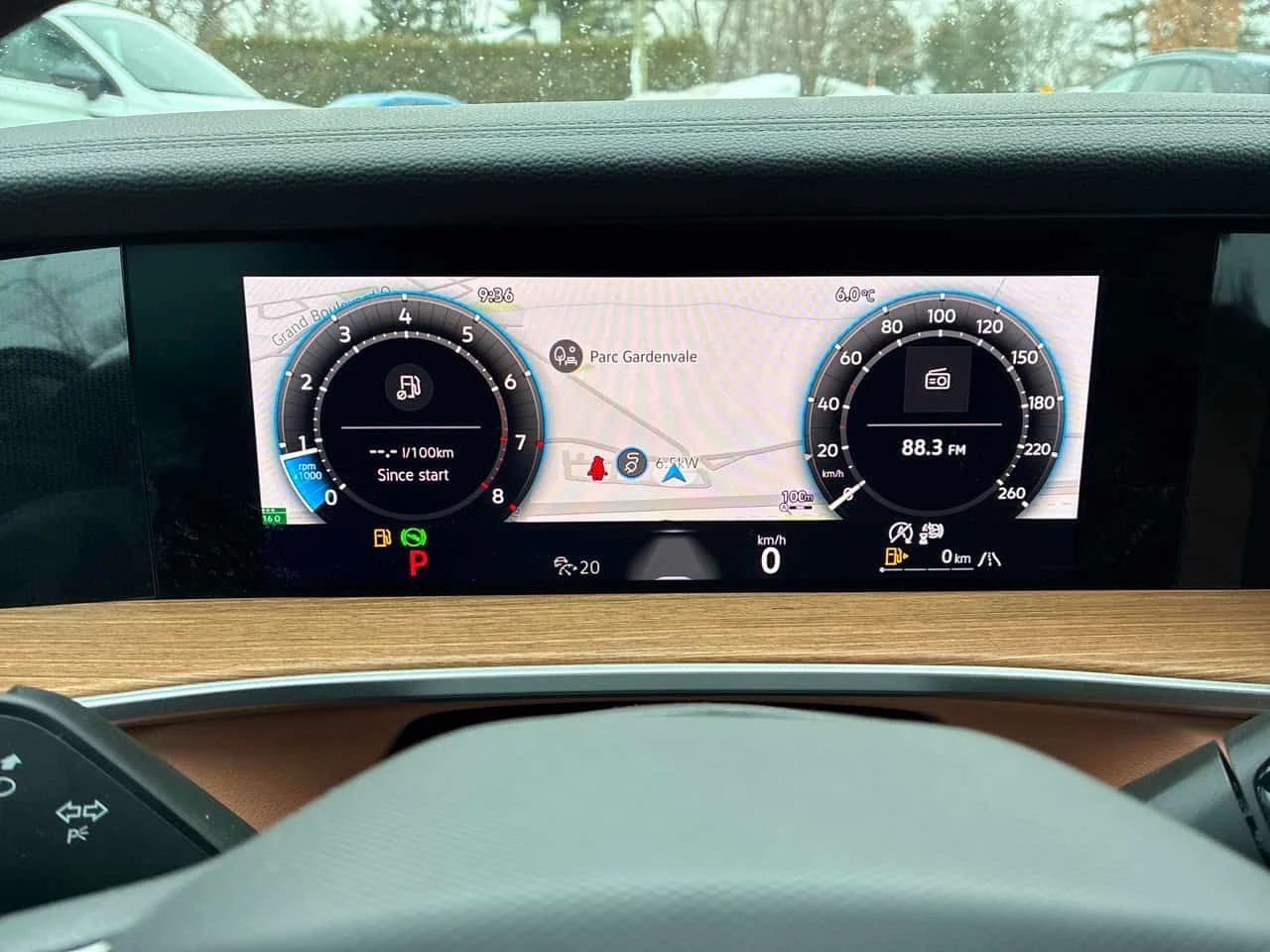 VW Tiguan  Highline R Line / ЧИСТО НОВ ! 23 КИЛОМЕТРА ПРОБЕГ, снимка 8 - Автомобили и джипове - 53958457