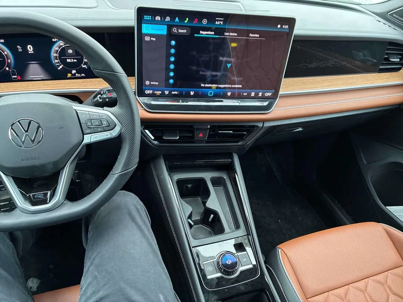 VW Tiguan  Highline R Line / ЧИСТО НОВ ! 23 КИЛОМЕТРА ПРОБЕГ, снимка 9 - Автомобили и джипове - 53958457