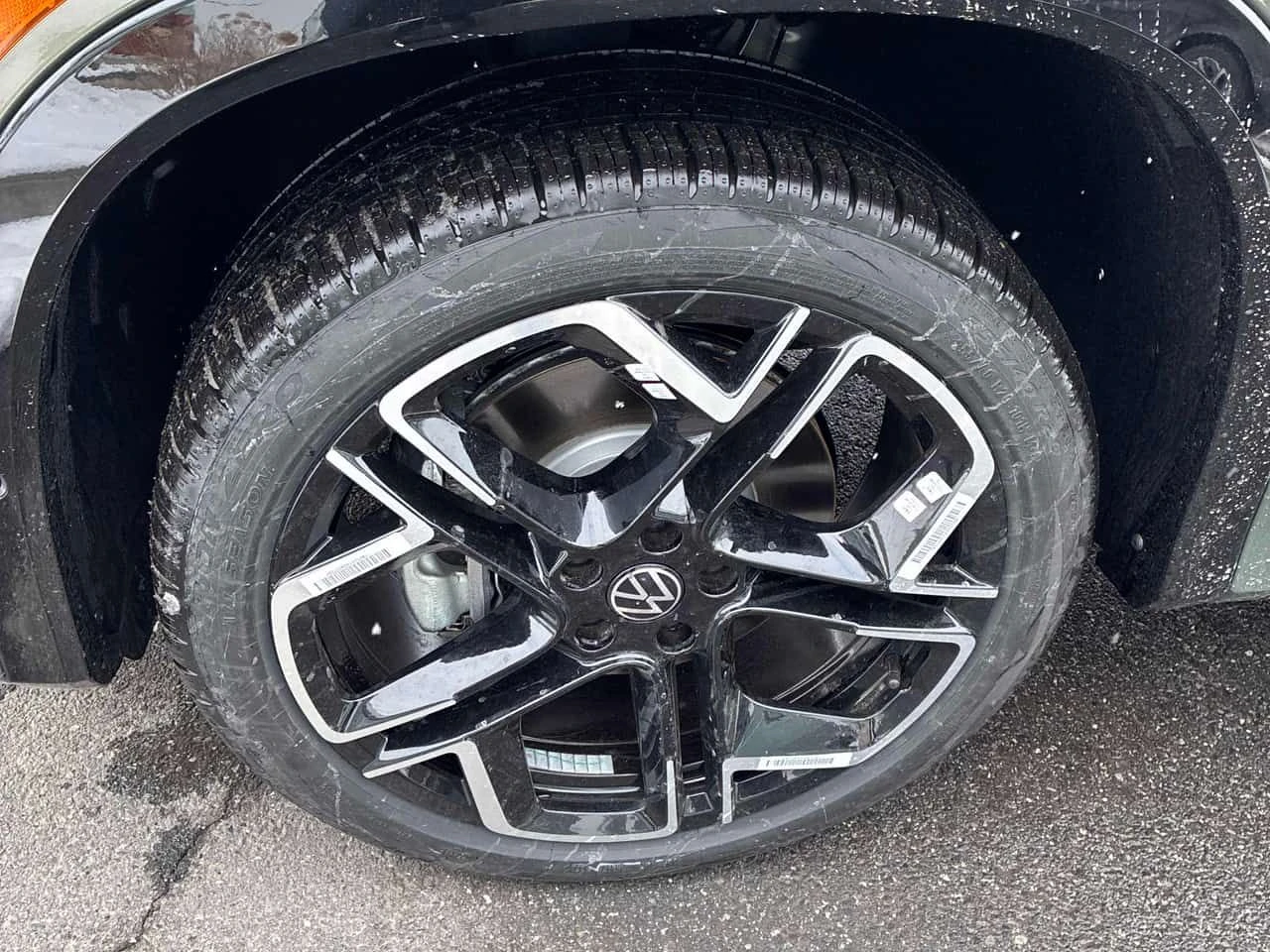 VW Tiguan  Highline R Line / ЧИСТО НОВ ! 23 КИЛОМЕТРА ПРОБЕГ, снимка 7 - Автомобили и джипове - 53958457