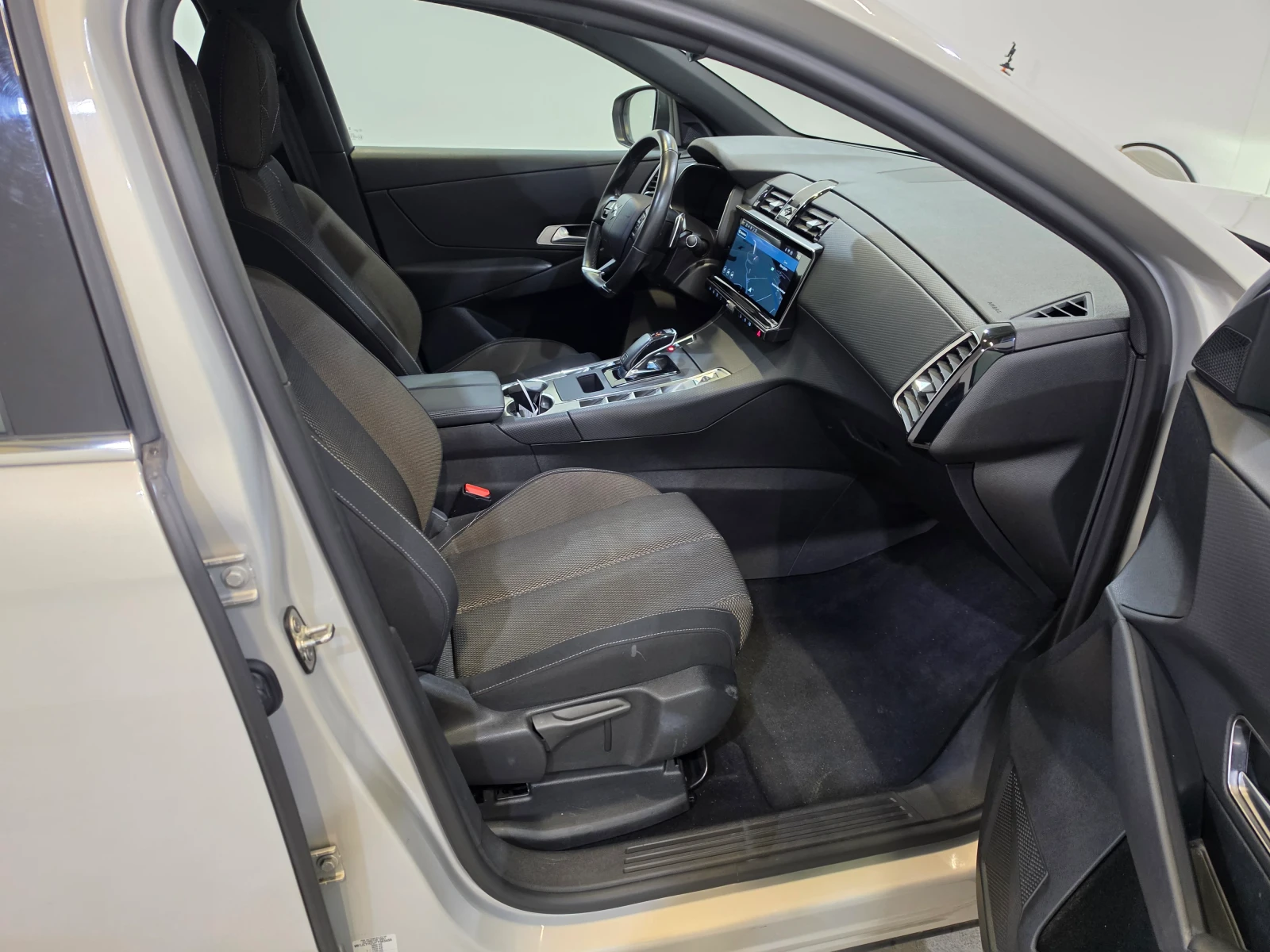 DS DS 7 Crossback  1.5 BlueHDI Bastille Aut. LED-Xenon Virtual, снимка 12 - Автомобили и джипове - 54621308