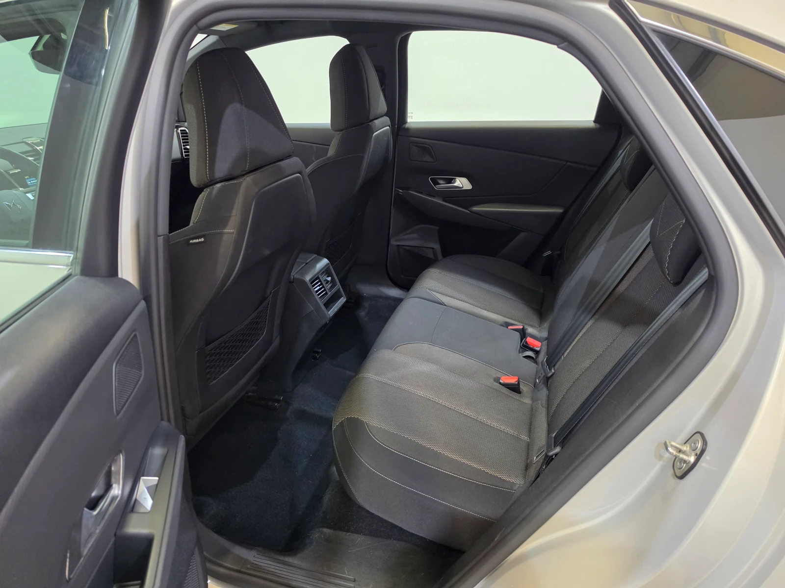 DS DS 7 Crossback  1.5 BlueHDI Bastille Aut. LED-Xenon Virtual, снимка 13 - Автомобили и джипове - 54621308
