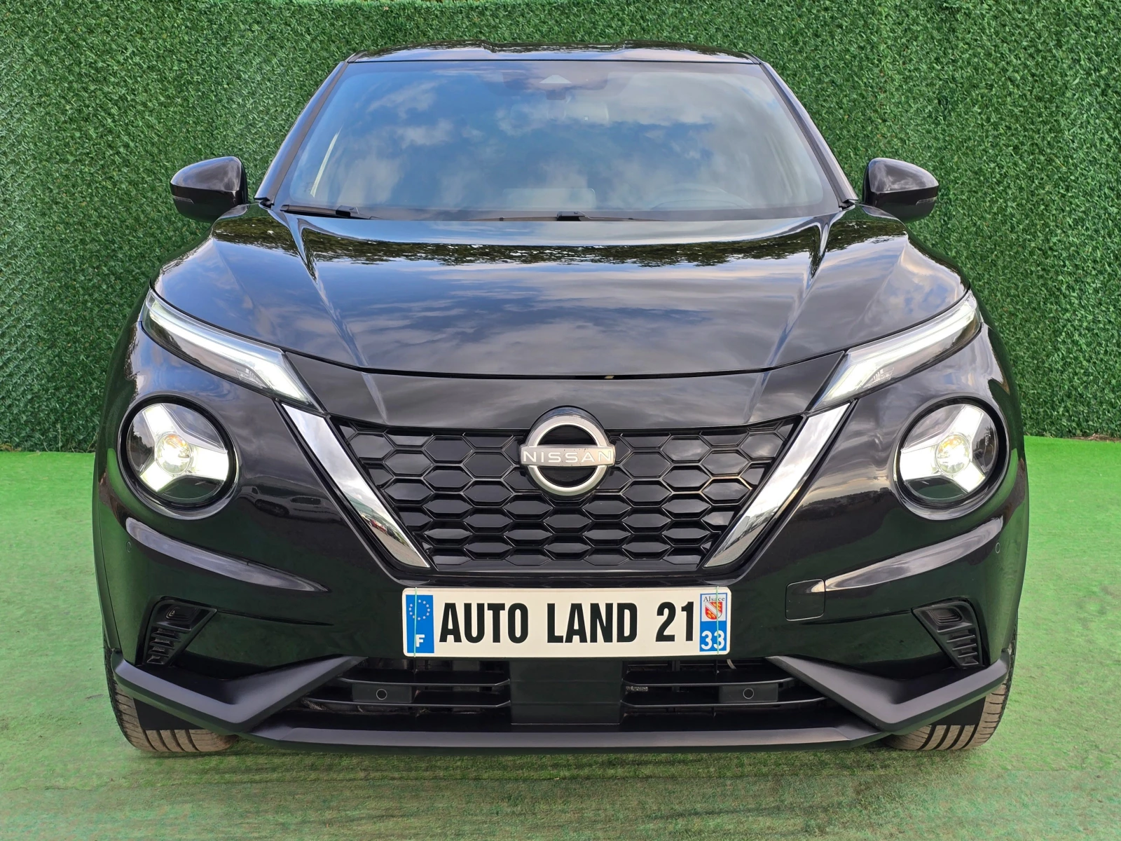 Nissan Juke 1.6i* 143кс* HYBRID* 2000км* 