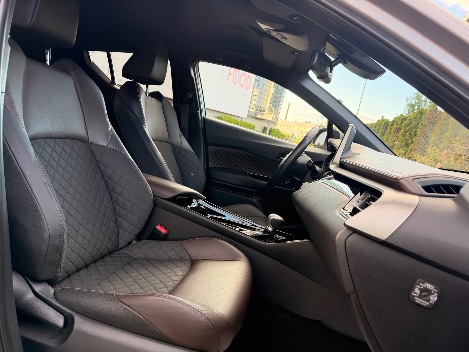 Toyota C-HR 1.8HYBRID-LED-KEYLESS-НАВИ-КОЖА-ПОДГРЕВ-КАМЕРА-FUL, снимка 16 - Автомобили и джипове - 54782709