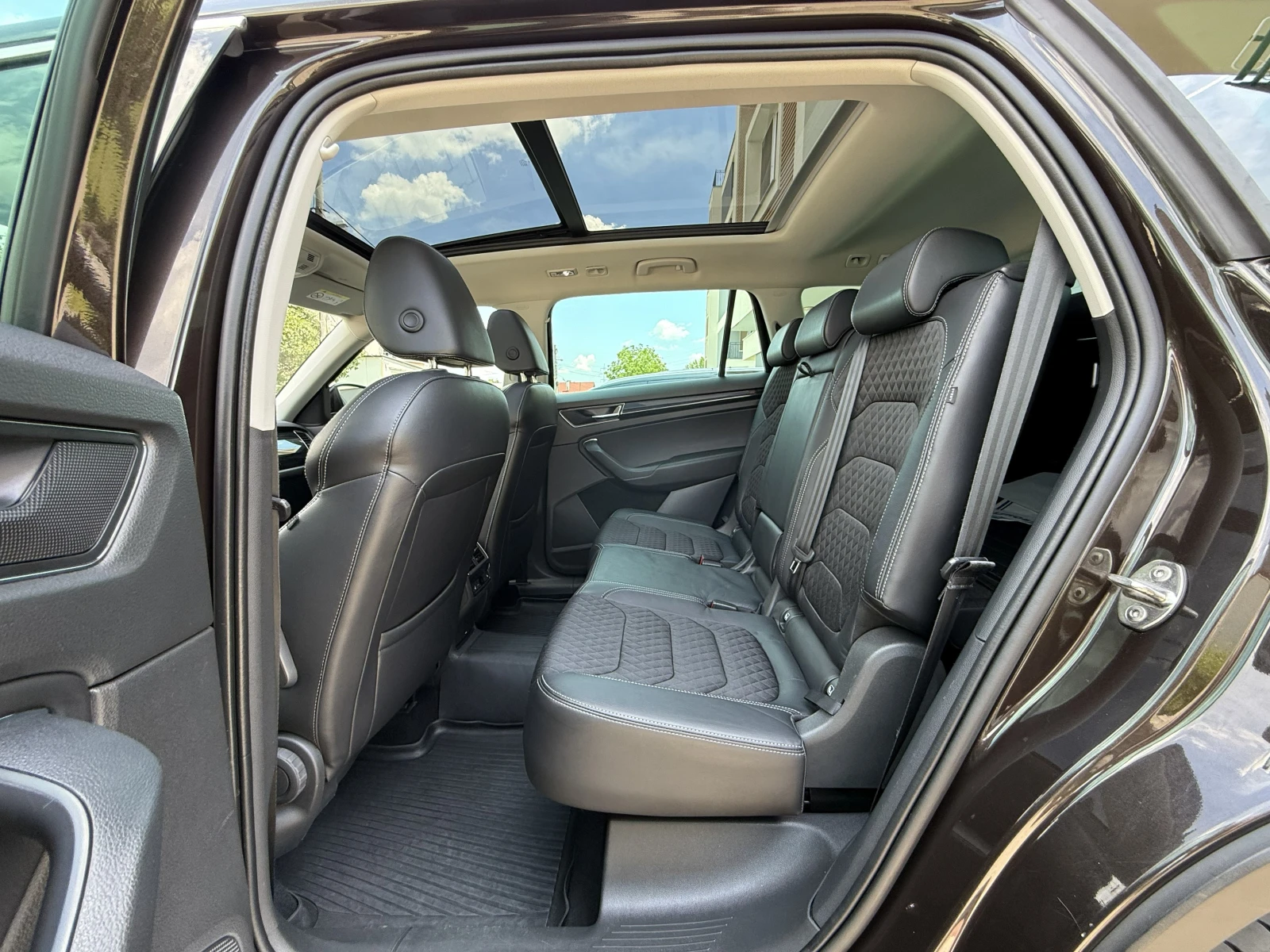 Skoda Kodiaq 7-места-AVTOMAT-4X4-ШВЕЙЦАРИЯ-FULL-TOP, снимка 15 - Автомобили и джипове - 55204109