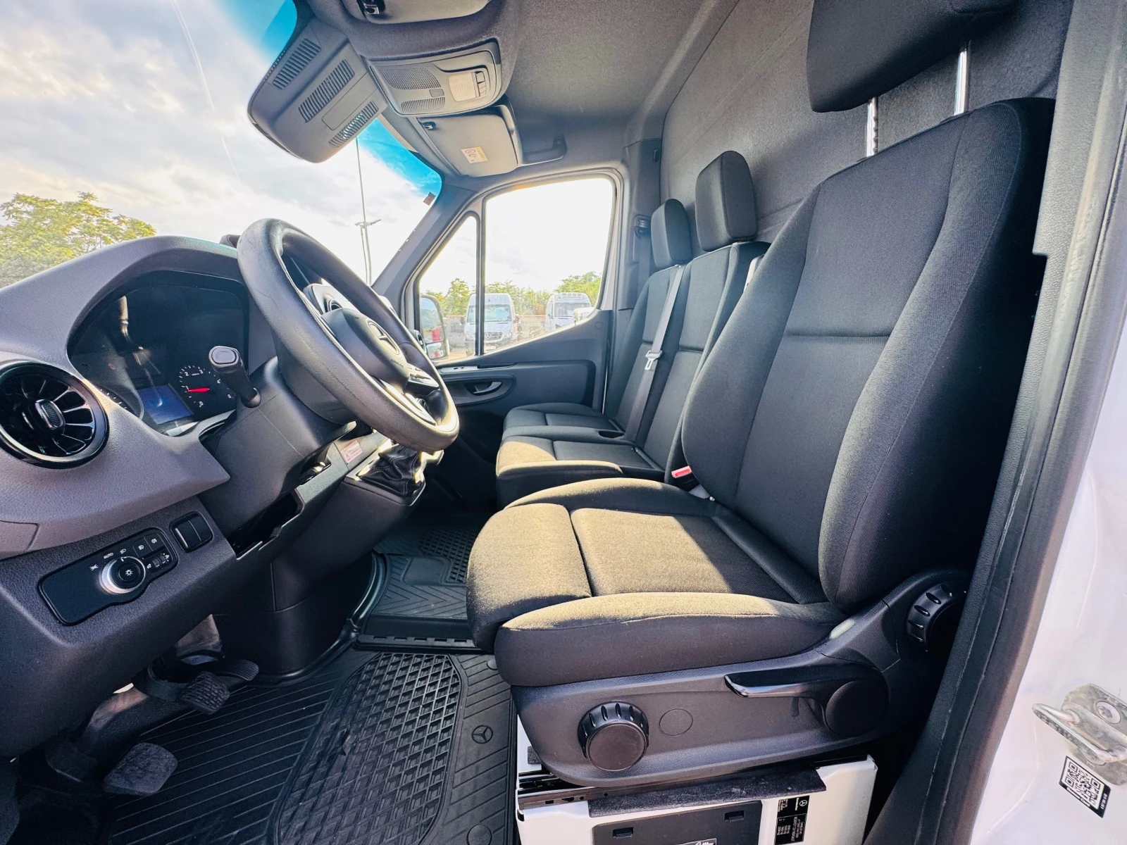 Mercedes-Benz Sprinter 316 Хладилен!Немски!КАТО НОВ!ТОП!ТОП!ТОП!НАВИ!КЛИМАТР!, снимка 9 - Бусове и автобуси - 55326396