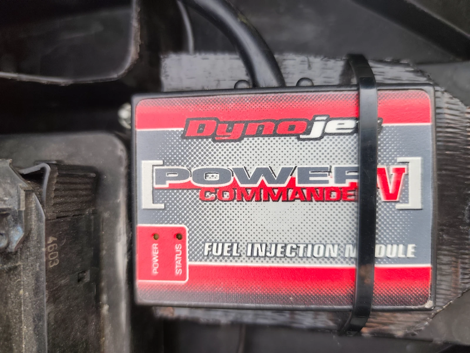 Aprilia RSV4 Factory  - изображение 8