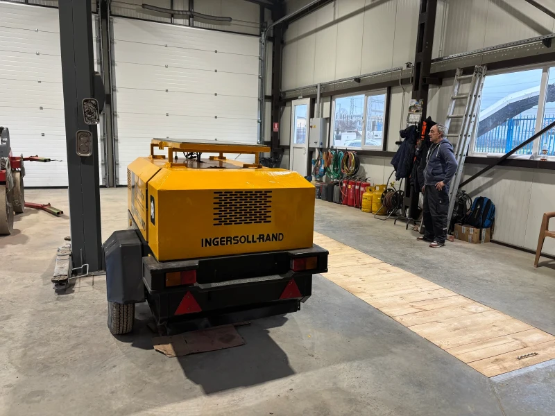 Компресори Друга Ingersollrand с Агрегат, снимка 5 - Индустриална техника - 53279350