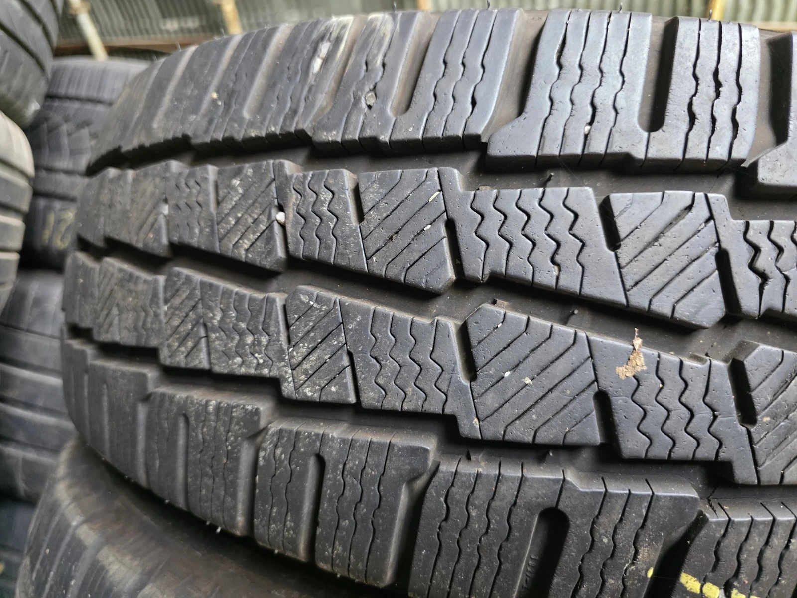 Гуми Зимни 215/60R17