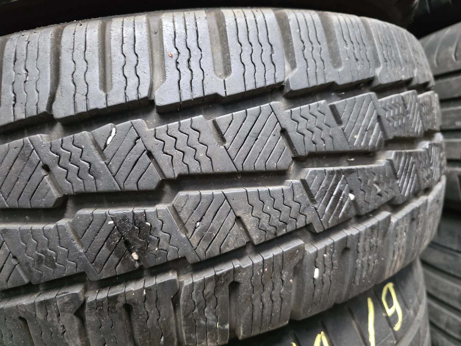 Гуми Зимни 215/60R17, снимка 5 - Гуми и джанти - 56724948
