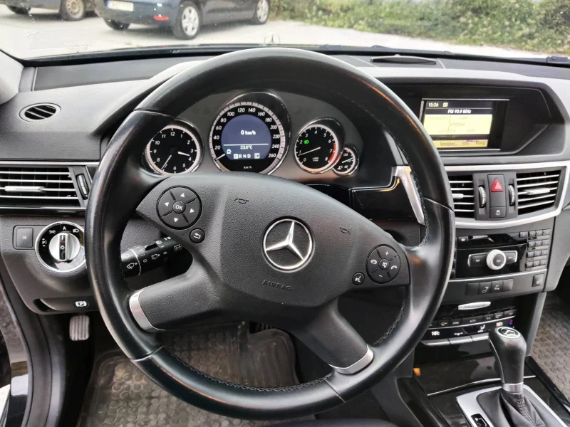 Mercedes-Benz E 200 CGi BlueEfficiency, снимка 14 - Автомобили и джипове - 47891869