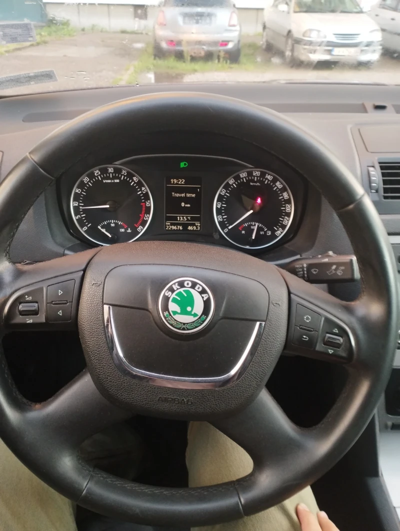 Skoda Octavia 2 facelift, 1.6 tdi, снимка 6 - Автомобили и джипове - 48274678