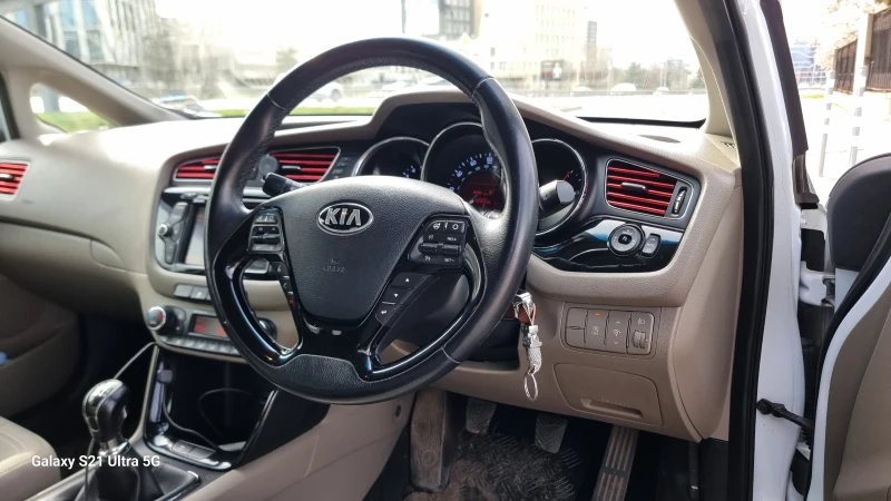 Kia Ceed, снимка 8 - Автомобили и джипове - 49597635