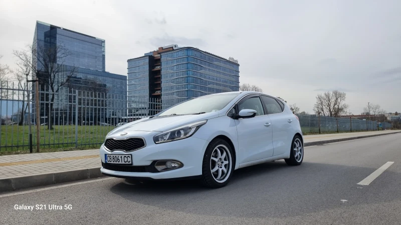 Kia Ceed, снимка 4 - Автомобили и джипове - 49597635